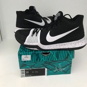KYRIE Sneakers